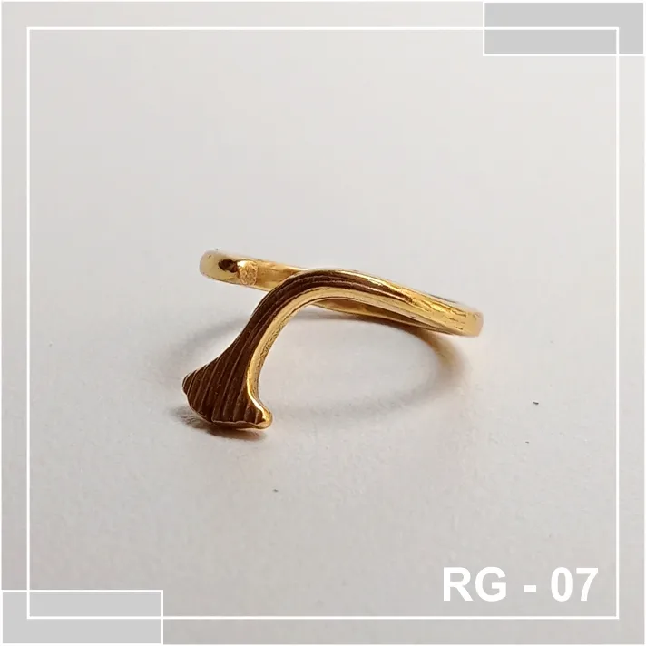 Half gingo leaf Ring